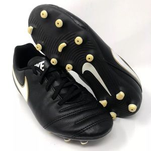 Nike Tiempo Cleats Size 5 1/2 Youth,Excellent cond